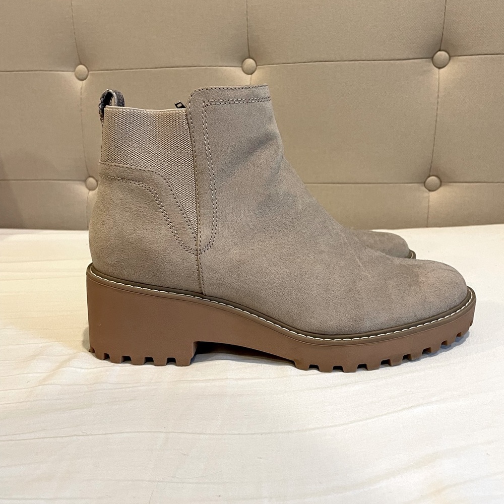 Universal Thread wedge ankle boot